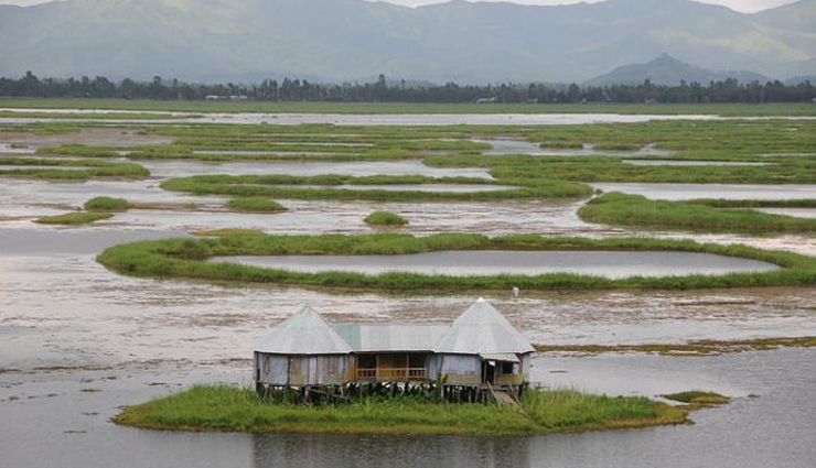 unimaginable beauty of india,beautiful places in india,places to visit in india,india,loktak lake,manipur,valley of flowers,uttarakhand,lonar lake,maharashtra,gurudongmar lake,sikkim,yumthang valley,sikkim