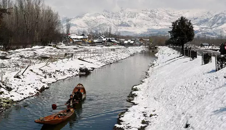 unimaginable beauty of india,beautiful places in india,places to visit in india,india,loktak lake,manipur,valley of flowers,uttarakhand,lonar lake,maharashtra,gurudongmar lake,sikkim,yumthang valley,sikkim