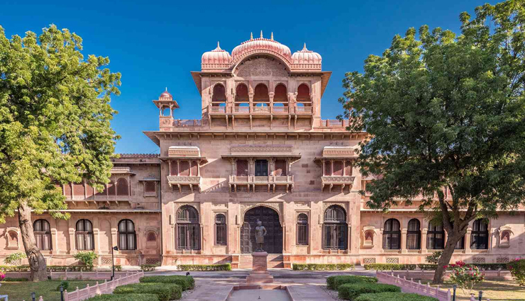 places to explore in india,india,lake palace,udaipur,amba vilas palace,mysore palace,lukshmi vilas palace,rambagh palace,taj falaknuma palace,umaid bhawan palace,lalgarh palace