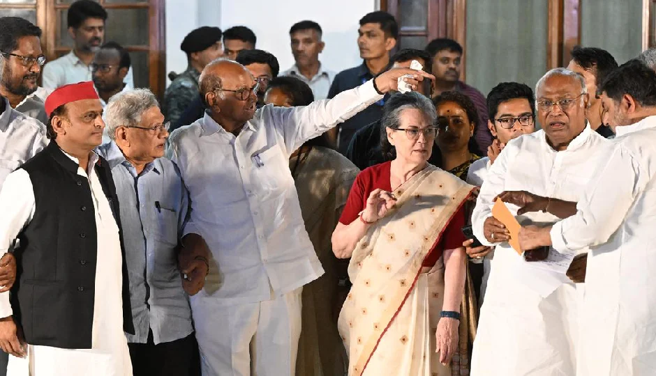 जेल सजा वाले PM और CM हटाने के बिल पर इंडिया गठबंधन में दो धड़े, जानें कौन किस पाले में