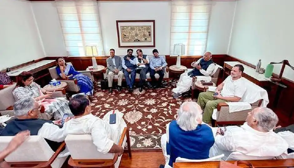 INDIA ब्लॉक की दिल्ली में अहम बैठक, TVK की एंट्री की चर्चा तेज; AAP-DMK की दूरी, विपक्षी रणनीति पर मंथन