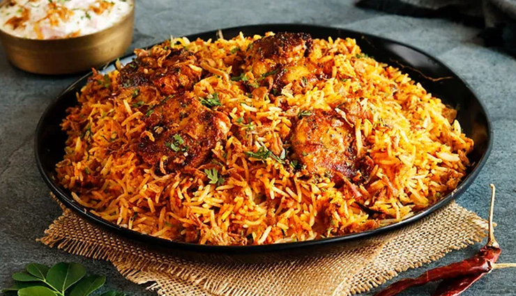 india,cultural diversity,foodies,gluttons,cuisines,regional uniqueness,popular indian dishes,himachal pradesh,madra,pahari cuisine,kerala chicken stew,irachi ishtu,punjab,makki roti,sarson saag,daab chingri,west bengal,nagaland,pork with dried bamboo strips,thalipeeth,maharashtra,litti chokha,bihar,masor tenga,assam