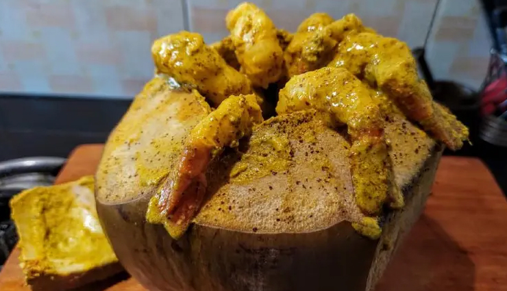 india,cultural diversity,foodies,gluttons,cuisines,regional uniqueness,popular indian dishes,himachal pradesh,madra,pahari cuisine,kerala chicken stew,irachi ishtu,punjab,makki roti,sarson saag,daab chingri,west bengal,nagaland,pork with dried bamboo strips,thalipeeth,maharashtra,litti chokha,bihar,masor tenga,assam