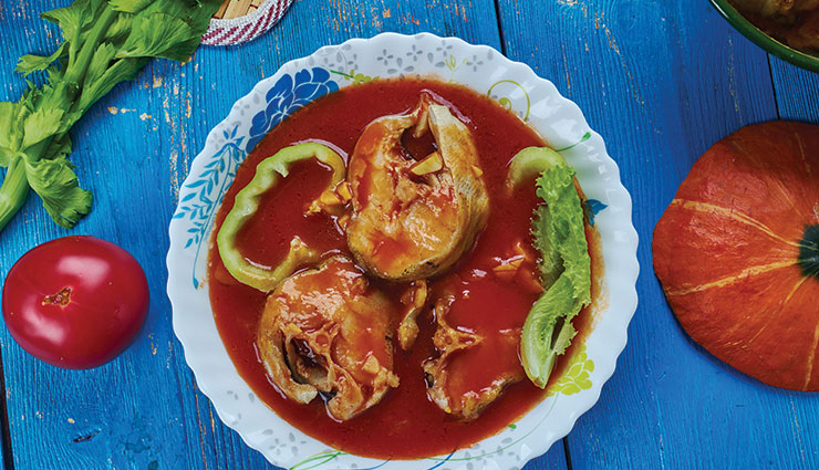 india,cultural diversity,foodies,gluttons,cuisines,regional uniqueness,popular indian dishes,himachal pradesh,madra,pahari cuisine,kerala chicken stew,irachi ishtu,punjab,makki roti,sarson saag,daab chingri,west bengal,nagaland,pork with dried bamboo strips,thalipeeth,maharashtra,litti chokha,bihar,masor tenga,assam