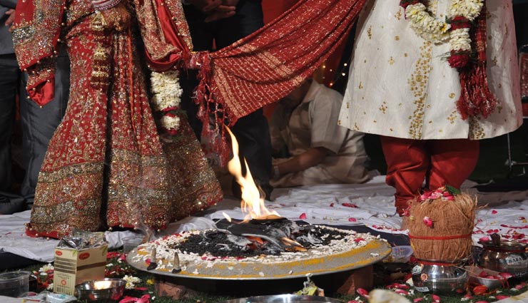शादी के सात वचन बनाते है इस पवित्र रिश्ते को अटूट, भूल गए हो तो फिर से करें याद