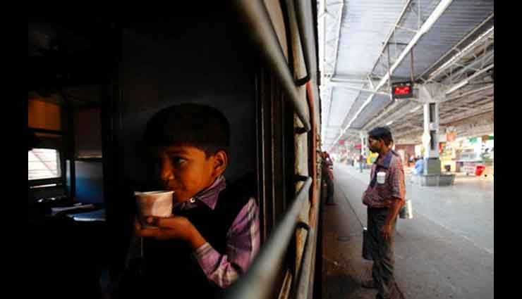 अब रेलवे में सफ़र के दौरान चाय और कॅाफी का लुत्फ़ उठाना पड़ेगा महंगा, आईआरसीटीसी ने बढ़ाए दाम 