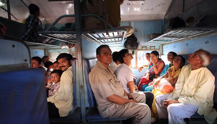दीपावली-छठ पूजा पर रेलवे ने दी बड़ी राहत, यात्रियों के लिए 2.2 लाख अतिरिक्त सीटें, 15 नवंबर तक चलेंगी 78 विशेष ट्रेनें 
