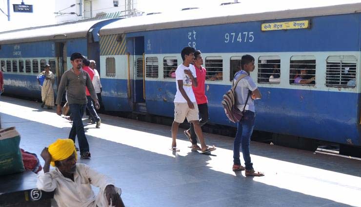 प्लेटफॉर्म टिकट पर भी आप कर सकते है ट्रेन में यात्रा, जान लें इससे जुड़े कुछ नियम