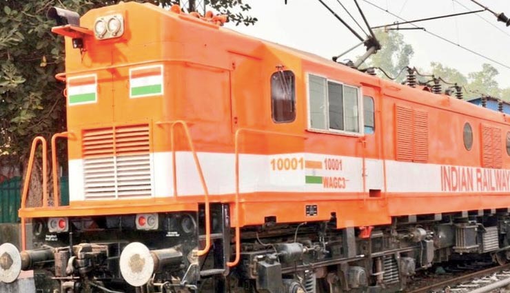 indian railway,massage service on board running trains,massage service,news,news in hindi ,भारतीय रेलवे,चलती ट्रेन में मसाज का मजा