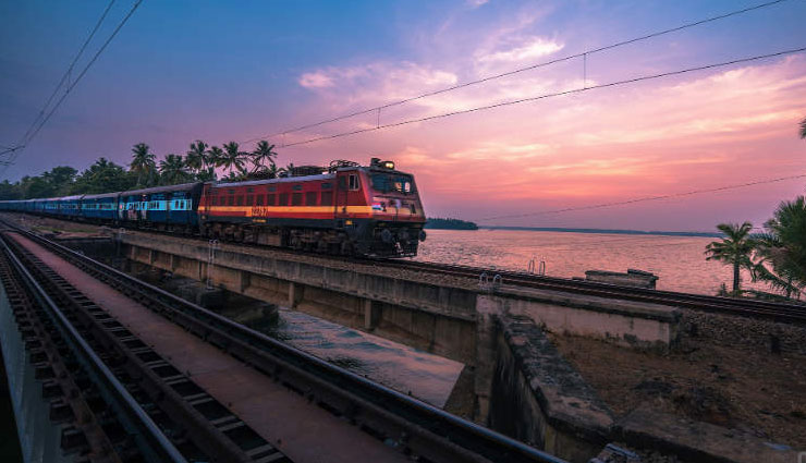 रंग बिरंगी होली की बारी, भारतीय रेलवे ने की ये तैयारी