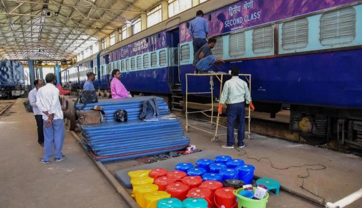 230 ट्रेनों की शुरू हुई बुकिंग,  रेल मंत्रालय ने कहा - 24 घंटे में बुक हुए 13 लाख टिकट 
