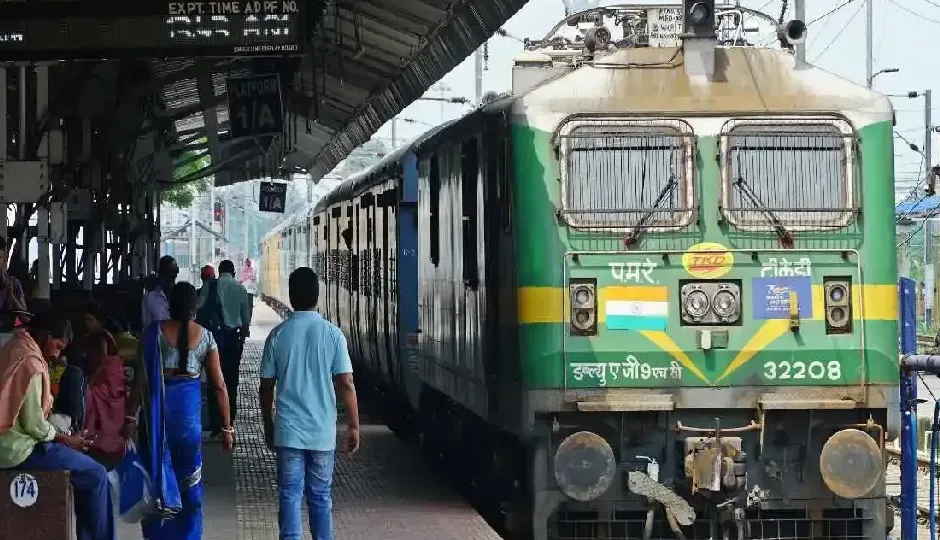 रेल टिकट रिफंड नियमों में बड़ा फेरबदल, अब 8 घंटे पहले कैंसिल करने पर नहीं मिलेगा पैसा, इस दिन से लागू