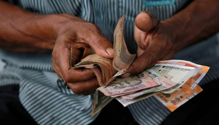 रुपये में ऐतिहासिक गिरावट, एक डॉलर के मुकाबले 74.47 पहुंचा