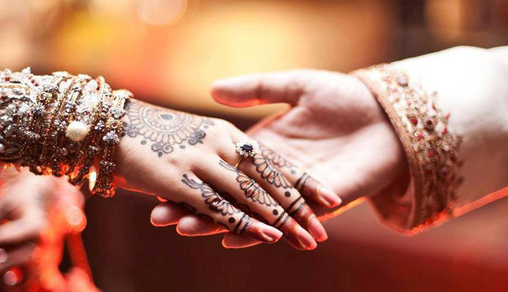 शर्मनाक घटना : बीच शादी में दुल्हे के परिवार वालों ने कर दी दुल्हन के कपडे उतरवाने की मांग 
