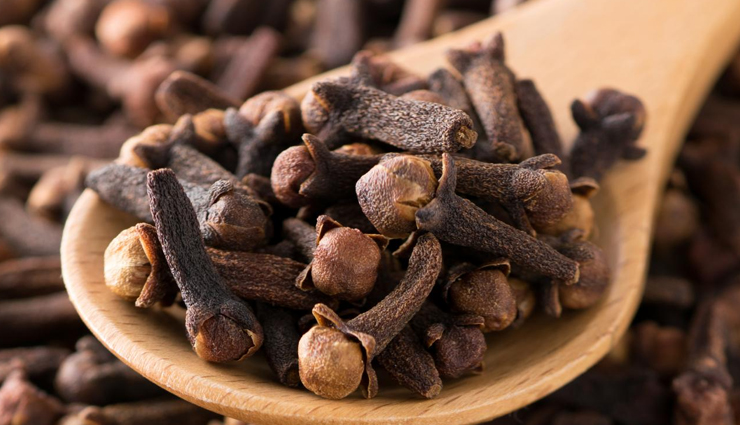 ginger with salt and lemon juice,black cumin with ajwain,peppermint tea,cinnamon,cloves,indigestion,home remedies for indigestion,home remedies,Health tips,fitness tips,summer tips