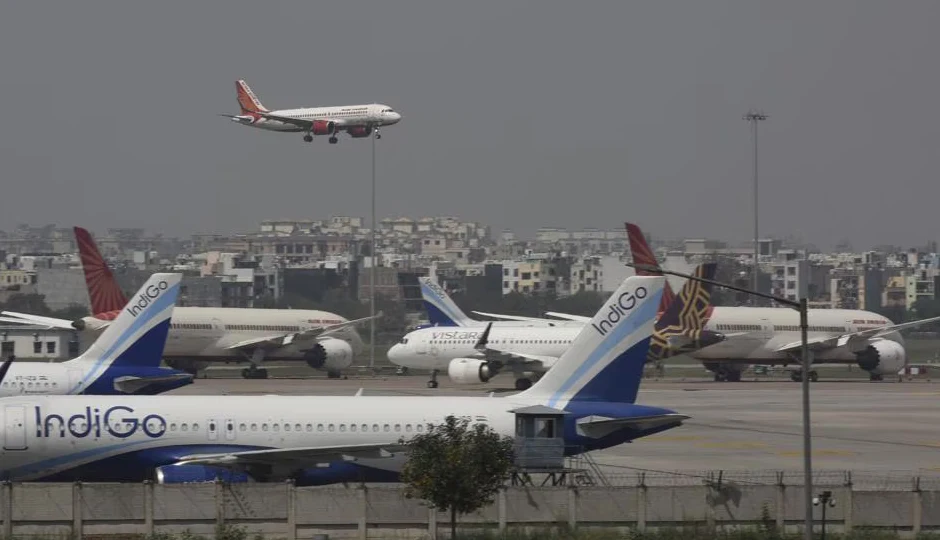 8 दिन में 5 हजार उड़ानें रद्द, 1 हजार करोड़ का घाटा झेल रही इंडिगो—आखिर कब थमेगा ये संकट?