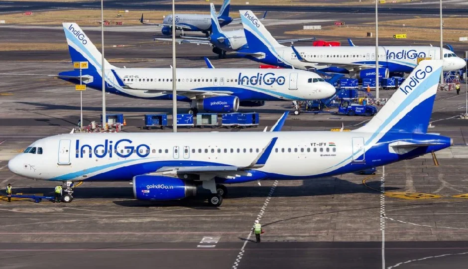 दो दोस्तों की मेहनत से बना भारत का हवाई साम्राज्य, जानें कैसे IndiGo बनी देश की सबसे बड़ी एयरलाइन