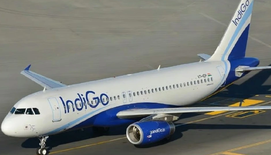 कुवैत से हैदराबाद आ रही इंडिगो फ्लाइट की मुंबई एयरपोर्ट पर इमरजेंसी लैंडिंग, बम से उड़ाने की मिली थी धमकी