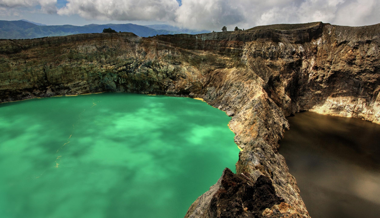 indonesia,tourist attraction in indonesia,places to visit in indonesia,kelimutu lake,nusa tenggara timur,mount bromo,east java,torajaland,south sulawesi,komodo island,borobudur,lake toba