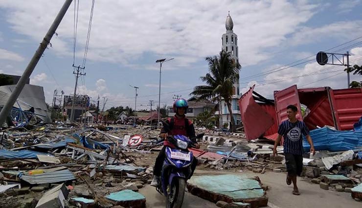 भूकंप व सुनामी ने इंडोनेशिया में मचाई तबाही, मौत का आंकड़ा पहुंचा 832