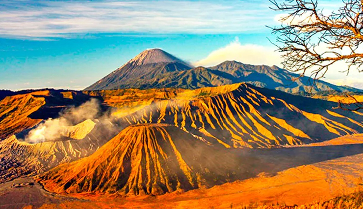 indonesia,tourist attraction in indonesia,places to visit in indonesia,kelimutu lake,nusa tenggara timur,mount bromo,east java,torajaland,south sulawesi,komodo island,borobudur,lake toba