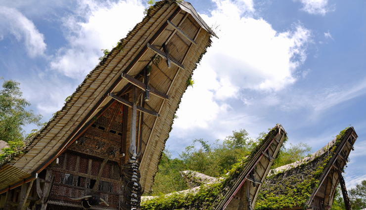 indonesia,tourist attraction in indonesia,places to visit in indonesia,kelimutu lake,nusa tenggara timur,mount bromo,east java,torajaland,south sulawesi,komodo island,borobudur,lake toba