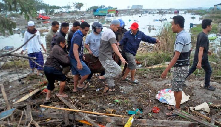 भूकंप-सुनामी से इंडोनेशिया में मची तबाही, एक ही कब्र में दफनाए जाएंगे हजारों शव