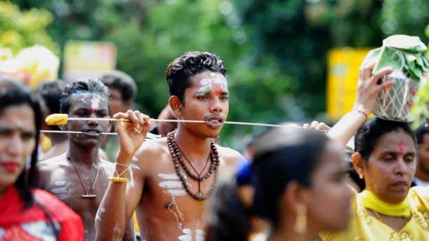 indonesia,muslims nation,hindu pooja