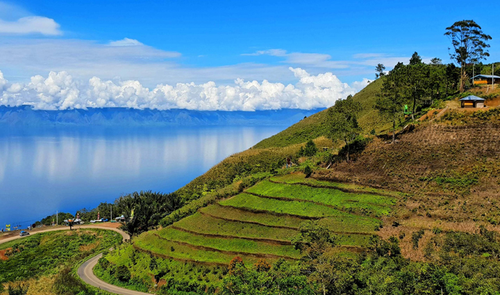 indonesia is a place full of natural beauty know the famous tourist places here,holiday,travel,tourism