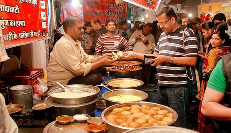 7 Popular Vegetarian Street Food of Indore You Must Try - lifeberrys.com