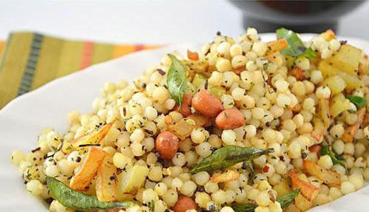 vegetarian street food of indore,indore,khopra patties,khatta samosa,moong bhajiyas,poha-jalebi,sabudana khichdi,garadu chaat,shahi shikanji