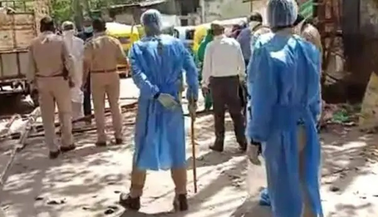 इंदौर : कोरोना वायरस संदिग्ध की पहचान के लिए पहुंचे स्वास्थ्यकर्मियों पर लोगों ने किया पथराव