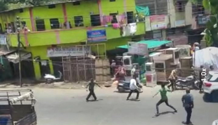 इंदौर / शख्स ने किया लॉकडाउन का उल्लंघन,  गिरफ्तार करने पहुंची पुलिस तो लोगों ने किया पथराव, 6 गिरफ्तार