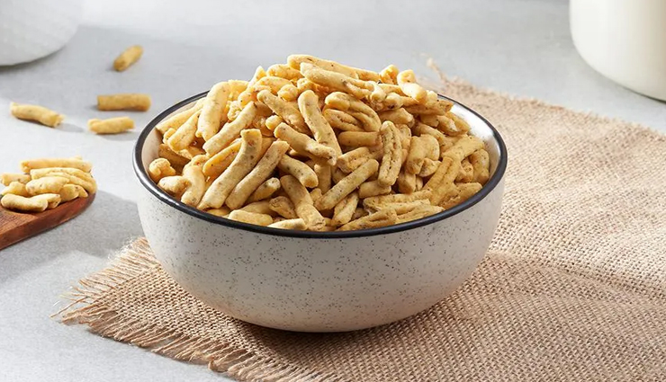 दुनियाभर में मिल जाएंगे इंदौरी नमकीन को चाहने वाले, घर पर ही बनाए लहसुन सेव #Recipe 