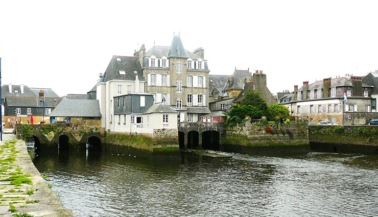 inhabited bridges,inhabited bridges in the world,ponte vecchio,italy,kramerbrucke,germany,pont de rohan,france,covered bridge,bulgaria,pont des marchands,france