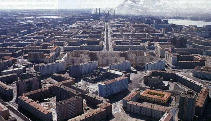 inhospitable places around the world,vozrozhdeniya island,kazakhstan,baku,azerbijan,darfur,sudan,norilsk,russia,dallol,ethiopia,chernobyl,ukraine