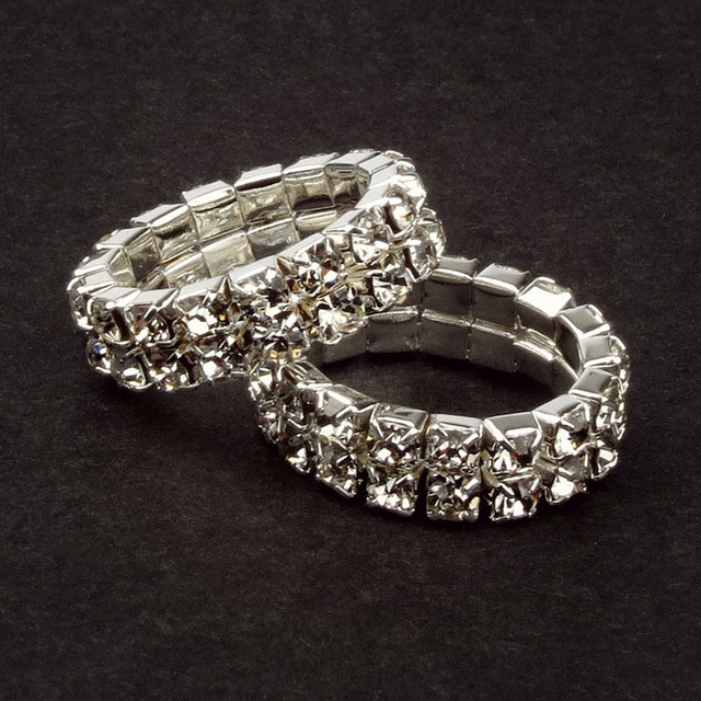 traditional toe rings,toe rings,diamonds and precious stones,triple rings,swirls,majestic rajasthani,anklet attached,toe rings fashion,fashion tips