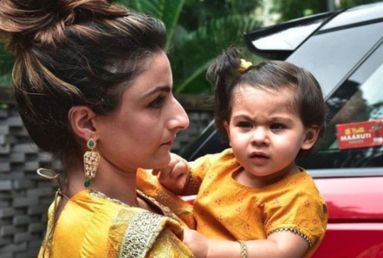 येलो कलर की ड्रेस में बड़ी Cute नज़र आई तैमूर की बहन इनाया, गणपति का आशीर्वाद लेने अर्पिता के घर पहुंची bollywood,ganesh chaturthi 2018,soha ali khan,kunal khemu,innaya,arpita khan,Salman Khan