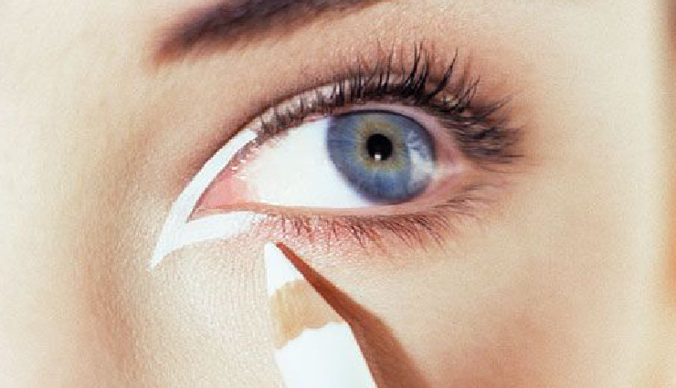 white eyeliner makeup tips,ways to use white eyeliner,makeup with white eyeliner,white eyeliner for bigger eyes,white eyeliner as eyeshadow base,brighten inner corners with white eyeliner,define brows with white eyeliner,white eyeliner tricks,white eyeliner for red spots,makeup hacks with white eyeliner,white eyeliner benefits,natural makeup with white eyeliner