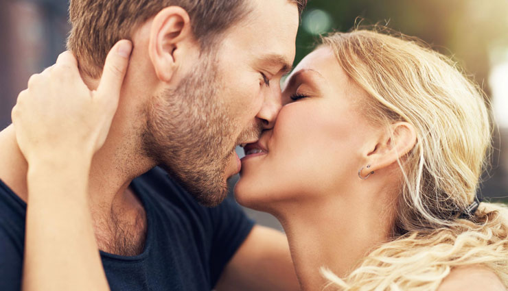 kiss,kissing tips,intimacy tips,relationship tips ,किस,चुंबन