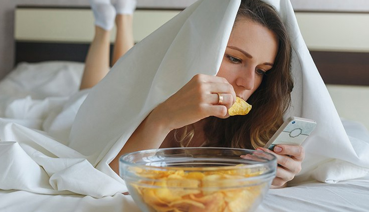 अनिद्रा का कारण बनते हैं ये 9 आहार, रात में भूलकर भी ना करें इनका सेवन 