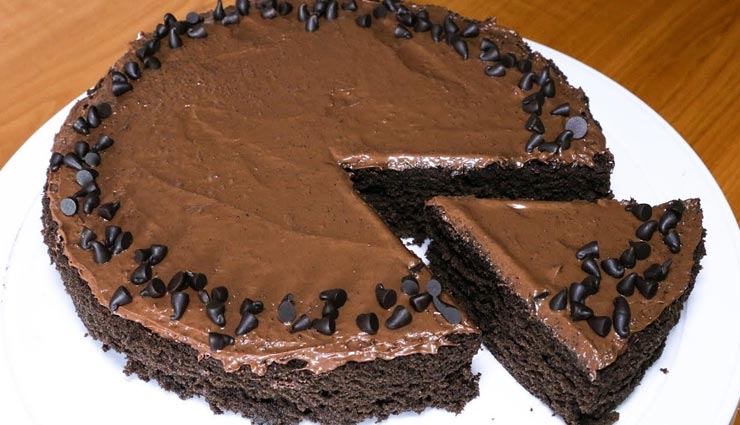 लॉकडाउन रेसिपी : स्पेशल सेलेब्रेशन के लिए बनाए इंस्टेंट चॉकलेट केक