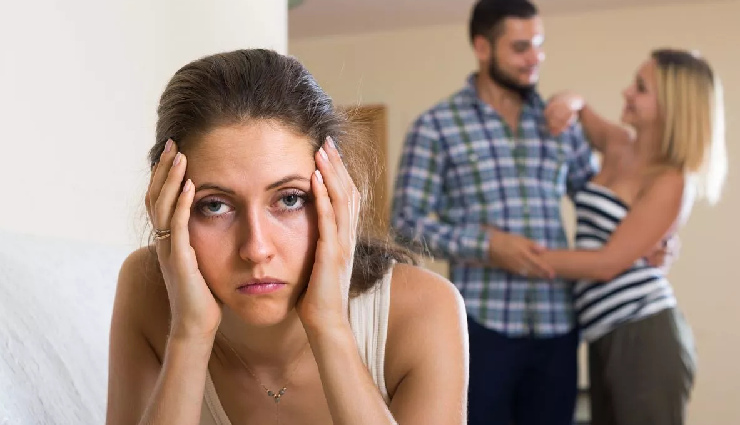 signs youre not attracted to your partner,relationship attraction signs,not sexually attracted to partner,losing attraction in relationship,signs of diminished attraction,relationship spark fading,understanding attraction shifts,attraction decline in relationships,relationship afloat,addressing relationship issues