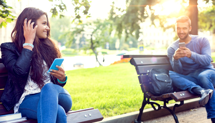 Texting Habits That Show Someone is Interested in You
