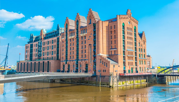 tourist places in hamburg,must-visit hamburg attractions,hamburg travel guide,things to do in hamburg,hamburg sightseeing,best places to visit in hamburg,hamburg landmarks,cultural sites in hamburg,family activities in hamburg,explore hamburg germany