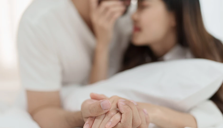 क्या सच में पीरियड्स के दौरान फिजिकल रिलेशन बनाना नुकसानदेह है? जानें पूरी सच्चाई