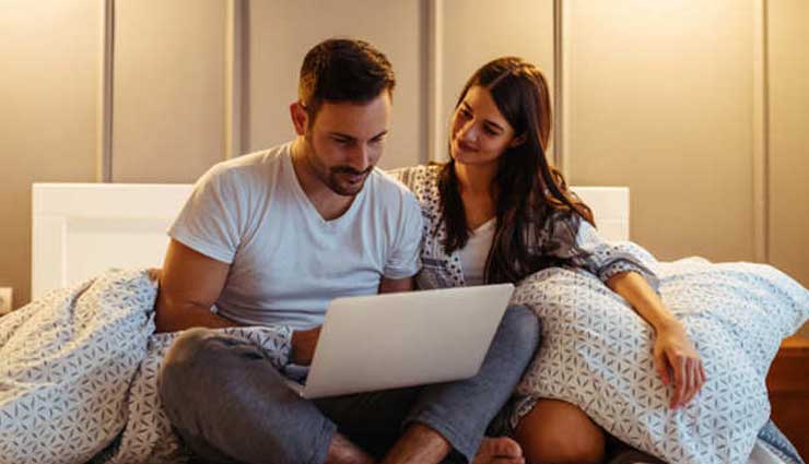 थकावट होने पर ट्राई करें 'वाइड ओपन' सेक्स पोजिशन, देगी डीप पेनिट्रेशन का मजा थकावट होने पर ट्राई करें 'वाइड ओपन' सेक्स पोजिशन, देगी डीप पेनिट्रेशन का मजा