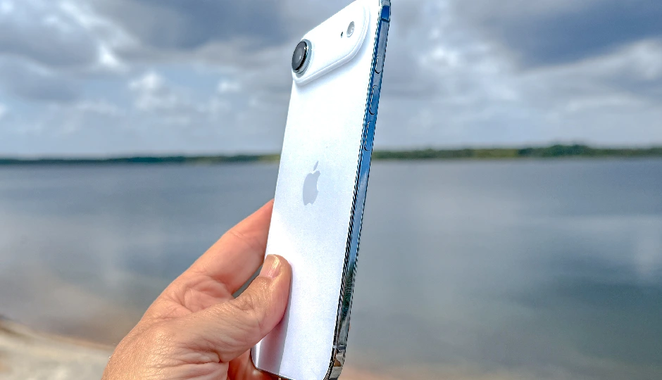 Black Friday Sale: सबसे हल्का और अल्ट्रा-स्लिम iPhone अब धमाकेदार छूट के साथ—डील देख आप भी चौंक जाएंगे