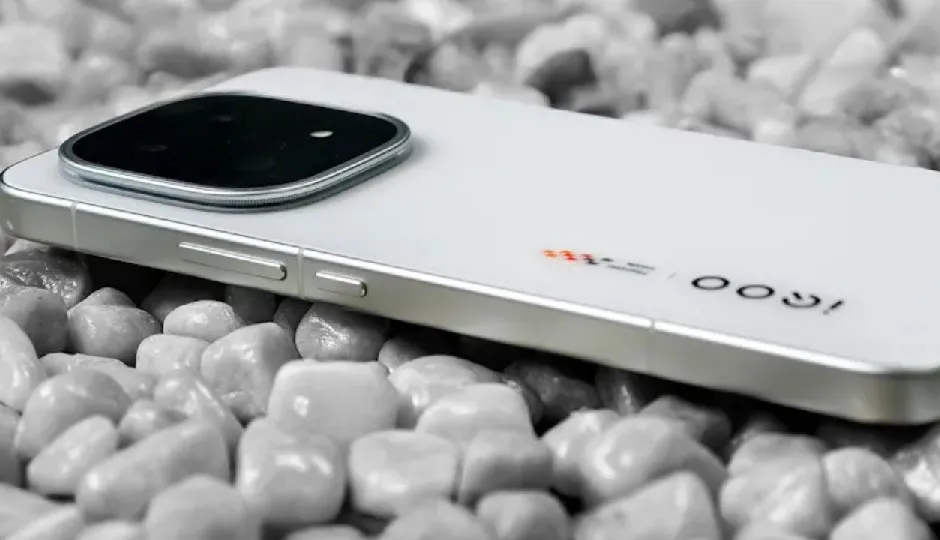 लॉन्च से पहले iQOO 15R के फीचर्स का खुलासा, डिस्प्ले, कैमरा, OS और बैटरी पर कंपनी का बड़ा दावा