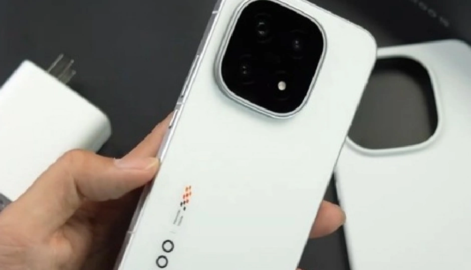 Snapdragon 8 Elite Gen 5 और 7000mAh बैटरी के साथ iQOO 15 की शानदार एंट्री, जानें कीमत और फीचर्स